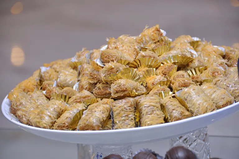 dulces caseros tradicionales marroquíes con coco y canela 194887222